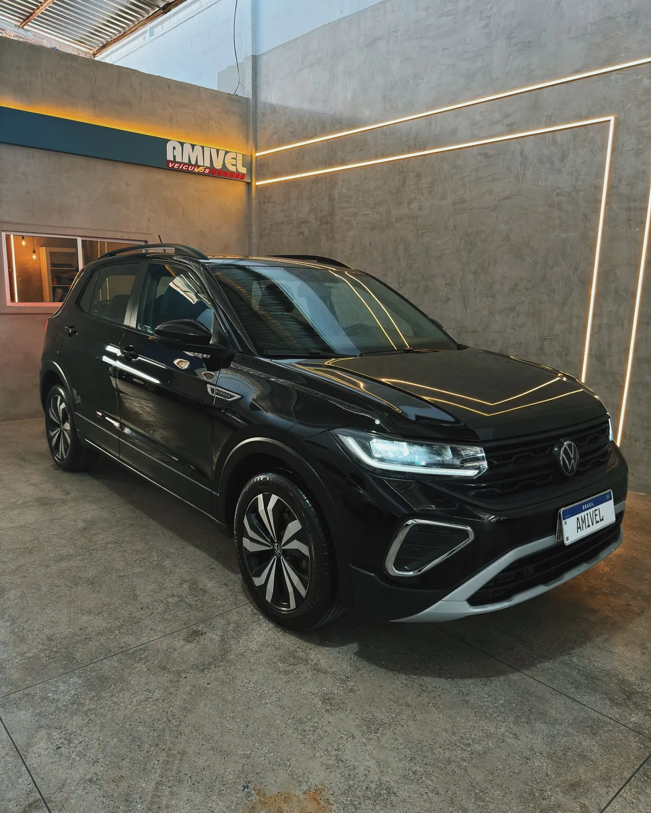 Volkswagen T-Cross no pátio da Amivel